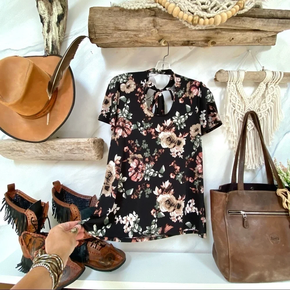 Super sweet floral gardenia Boho blouse w front bow & puff sleeves - Picture 9 of 13